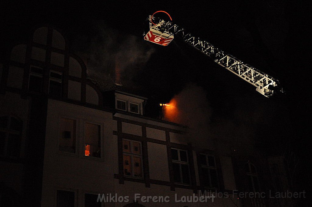 Feuer 3 Dachstuhlbrand Koeln Muelheim Gluecksburgstr P001.JPG